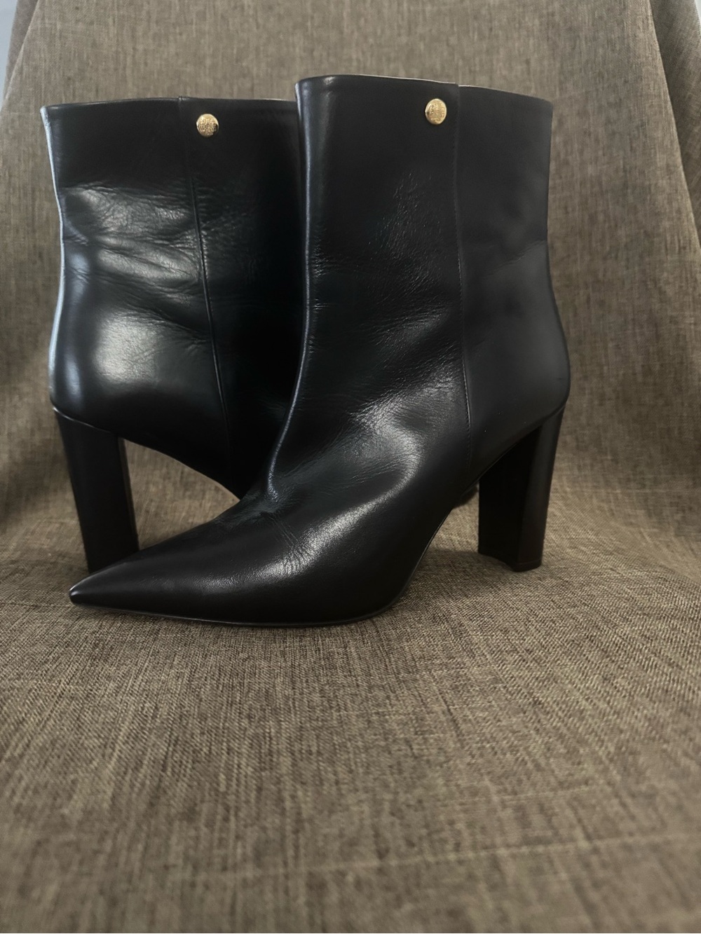 Tory Burch Penelope Womens Black Leather Ankle Boots in a Size 9